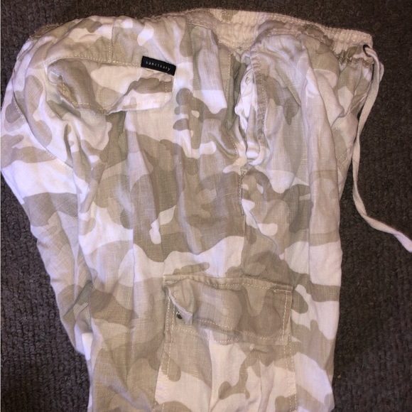 Anthropologie tan/white camo cargo jogger, size M - Picture 5 of 5